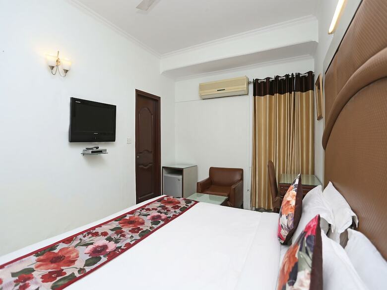 Oyo 1879 Hotel Imperial Inn
