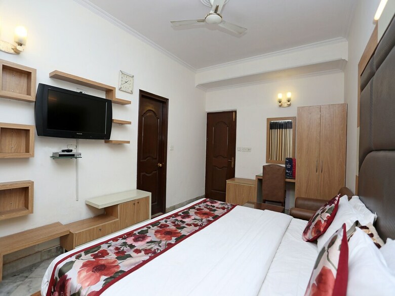 Oyo 1879 Hotel Imperial Inn