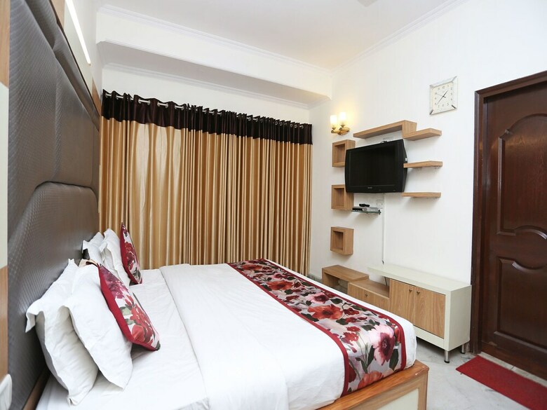 Oyo 1879 Hotel Imperial Inn