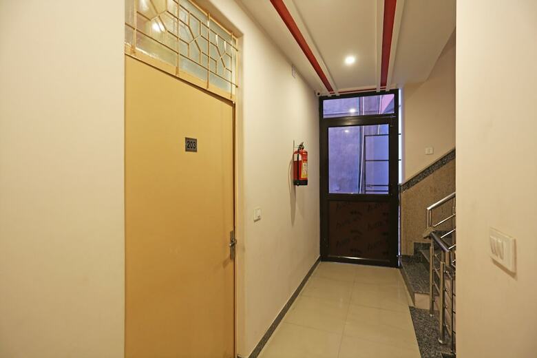 Oyo 11384 Hotel Diamond Blue