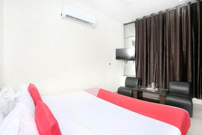 Oyo 11369 Hotel Noor