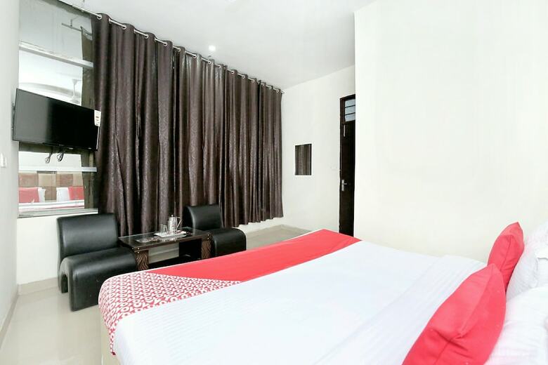 Oyo 11369 Hotel Noor