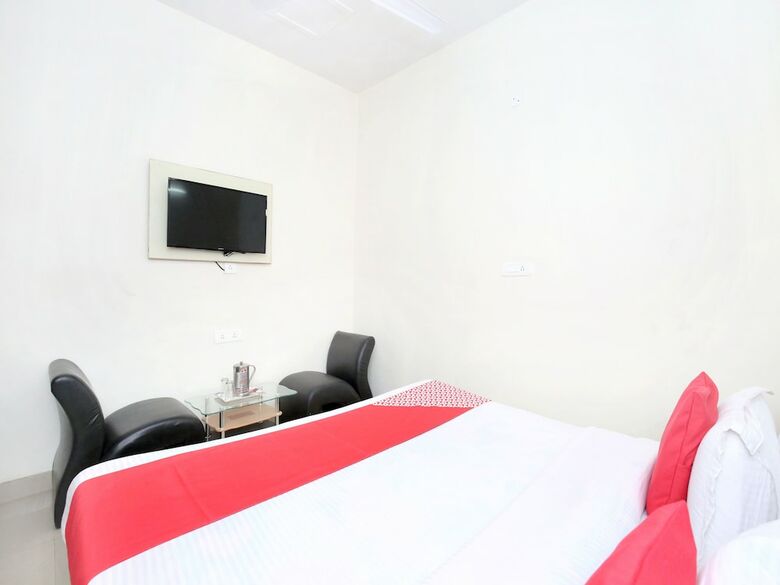 Oyo 11369 Hotel Noor
