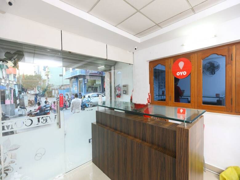 Oyo 1054 Hotel Avnb Towers
