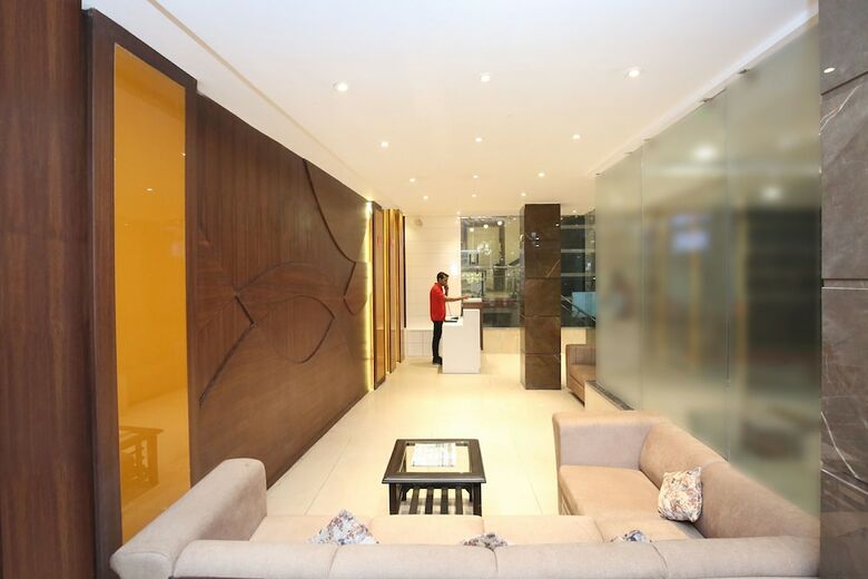Oyo 11680 Hotel Grand Star