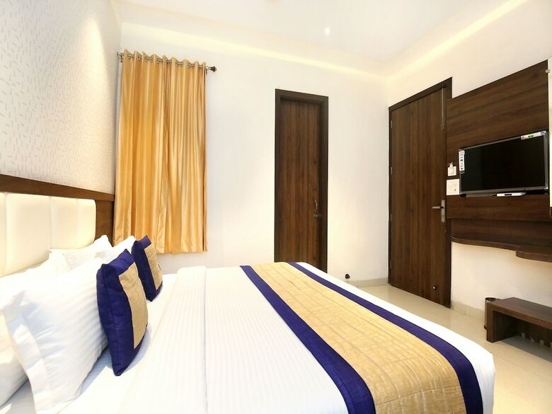 Oyo 11680 Hotel Grand Star