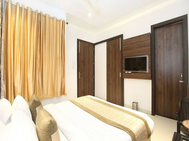 Oyo 11680 Hotel Grand Star