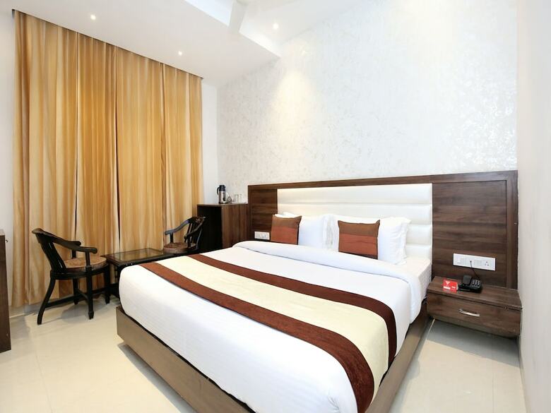 Oyo 11680 Hotel Grand Star