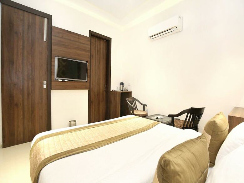 Oyo 11680 Hotel Grand Star
