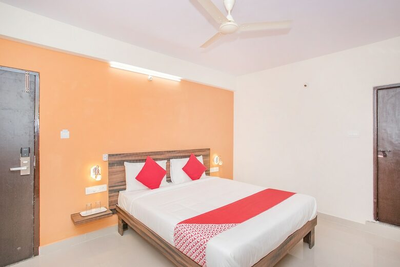 Oyo 10475 Pmr Hotel