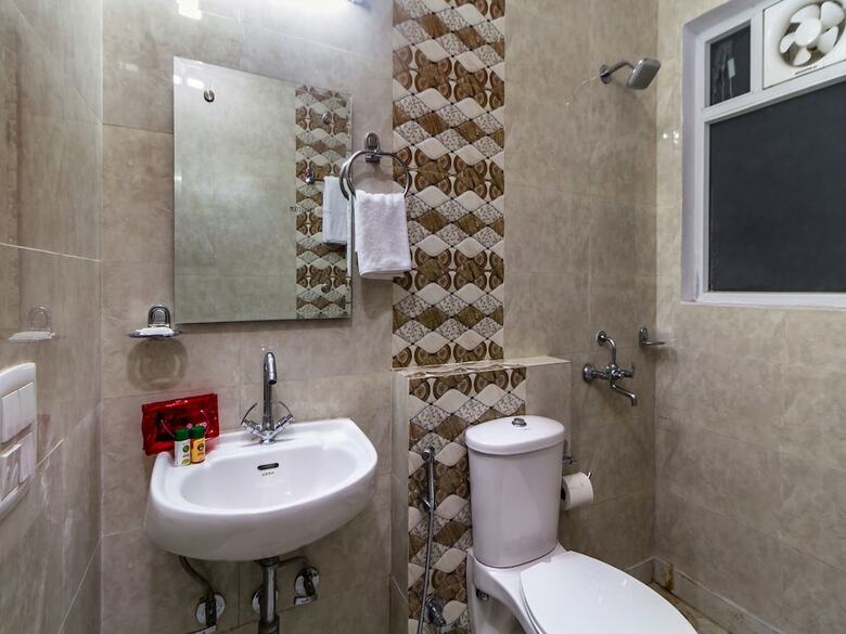 Hotel Oyo 4228 Heritage Regency