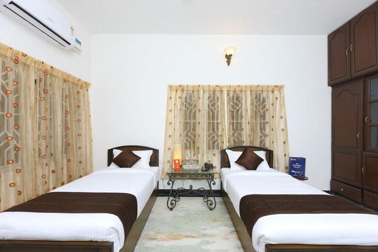 Hotel Oyo 10952 Maple Inn