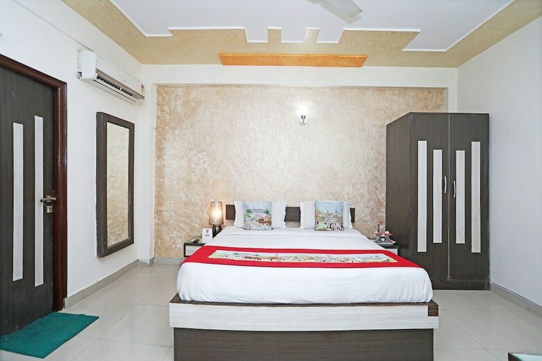Oyo 11005 Hotel Shanti Palace