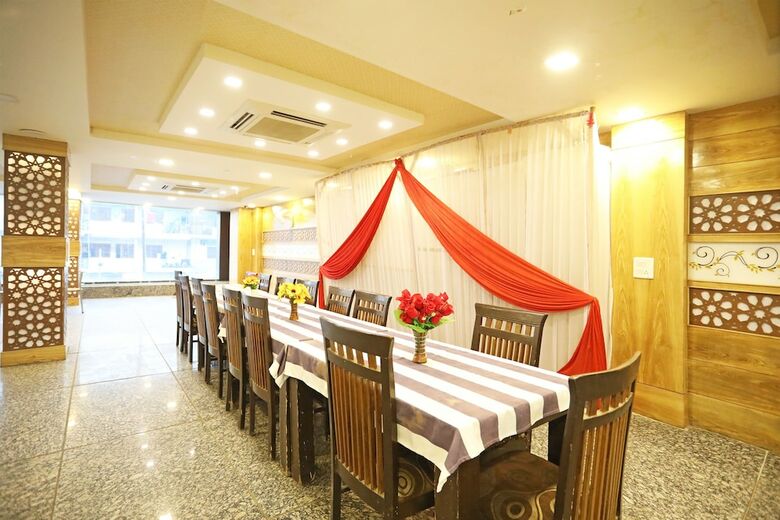 Oyo 11005 Hotel Shanti Palace
