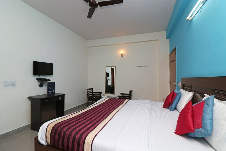 Oyo 10662 Hotel Akash Palace