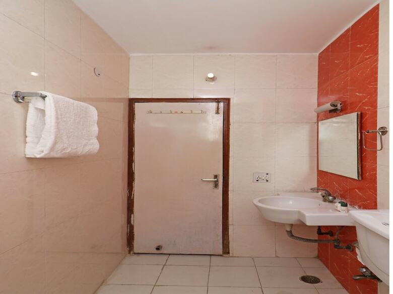 Oyo 10662 Hotel Akash Palace