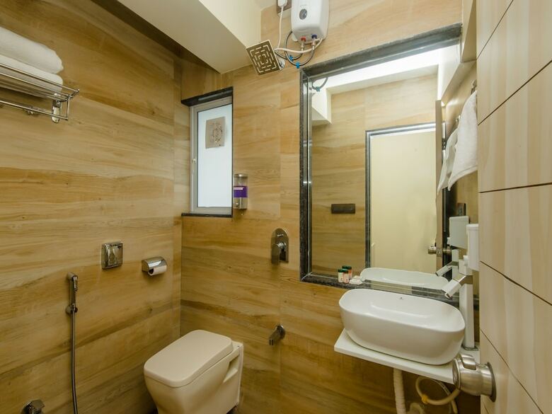 Oyo 10899 Hotel Meadow Inn
