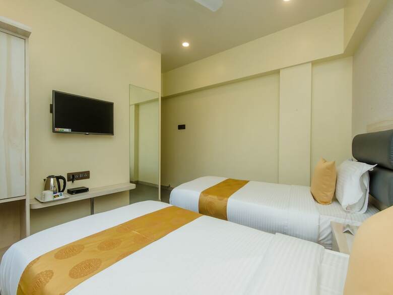 Oyo 10899 Hotel Meadow Inn