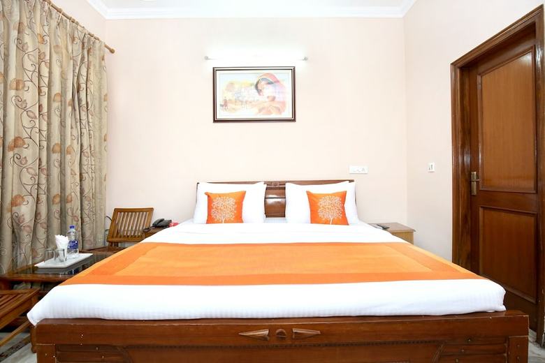 Oyo 11377 Hotel Kings Residency