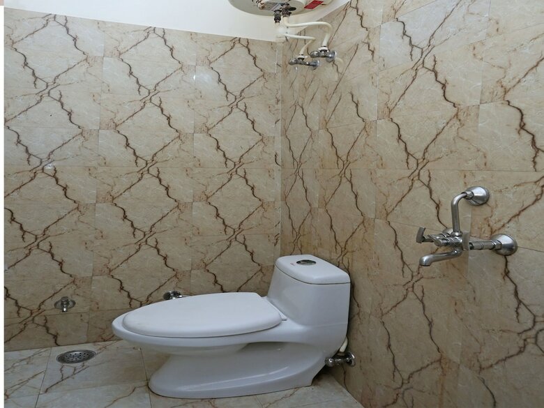 Oyo 11540 Hotel Royal Inn