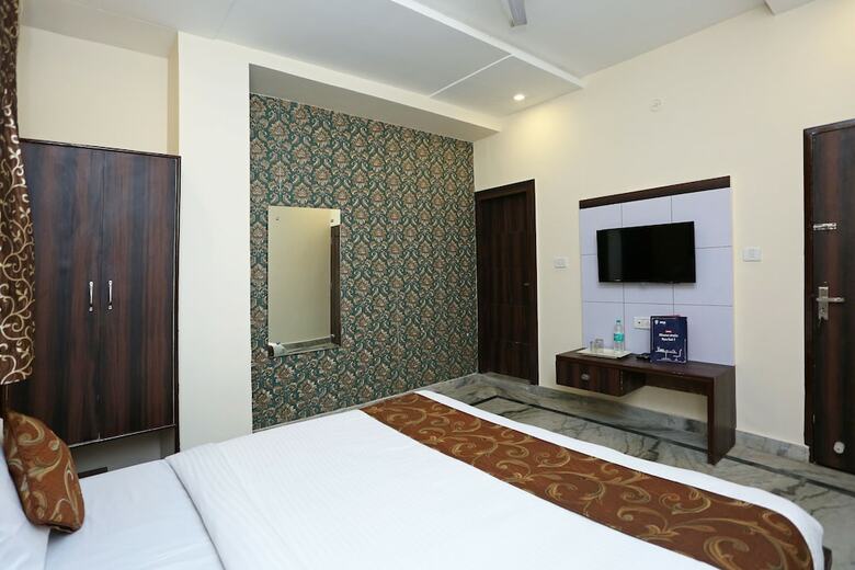 Oyo 11540 Hotel Royal Inn