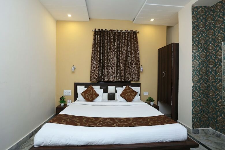 Oyo 11540 Hotel Royal Inn