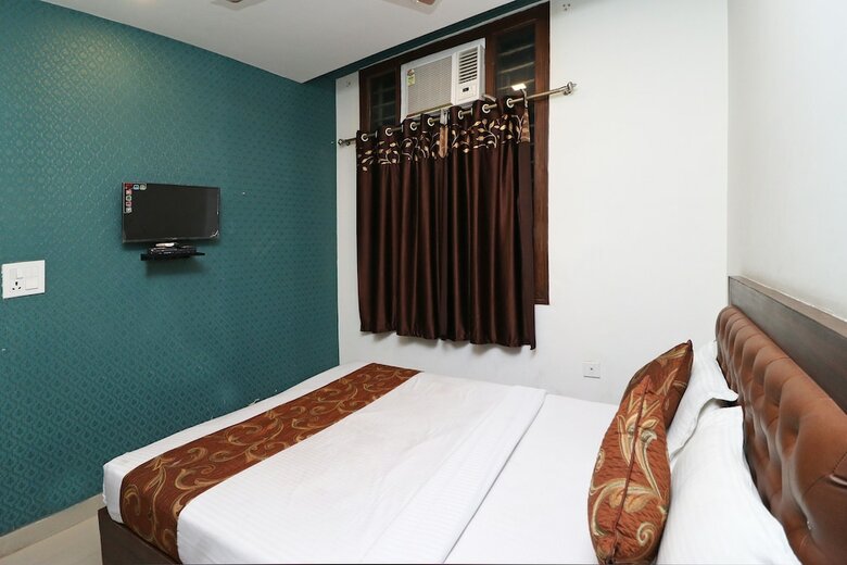 Hotel Oyo 11648 Cp Residency