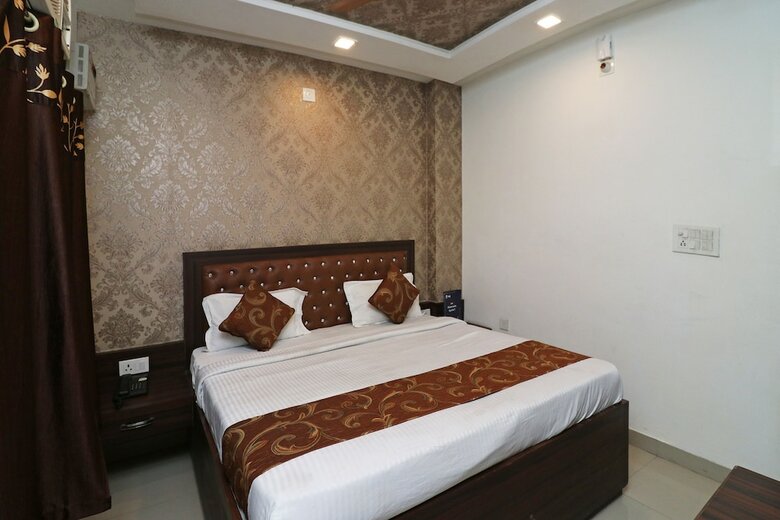 Hotel Oyo 11648 Cp Residency