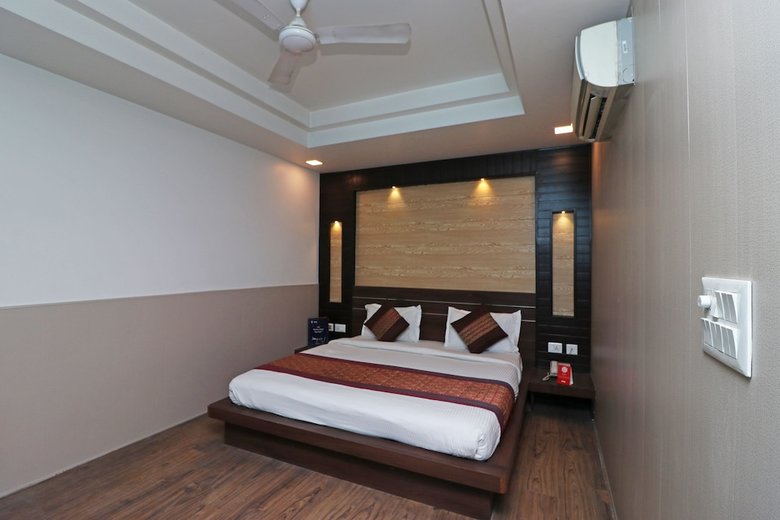 Oyo 10584 Hotel Just Stay