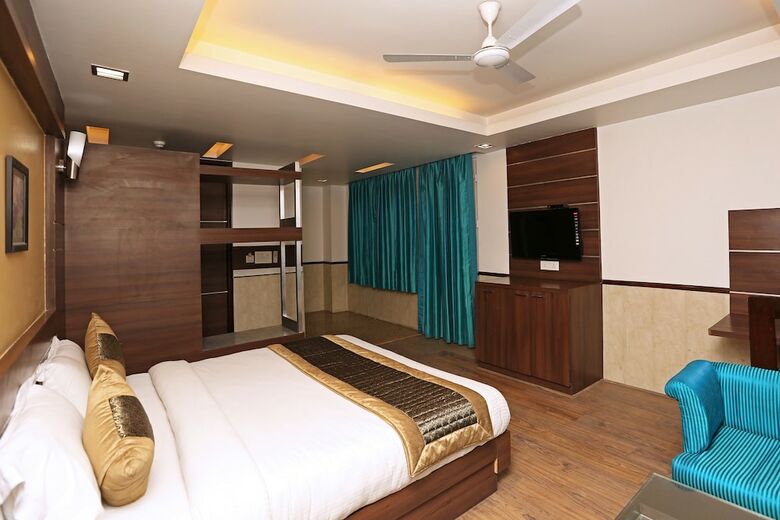 Oyo 10584 Hotel Just Stay