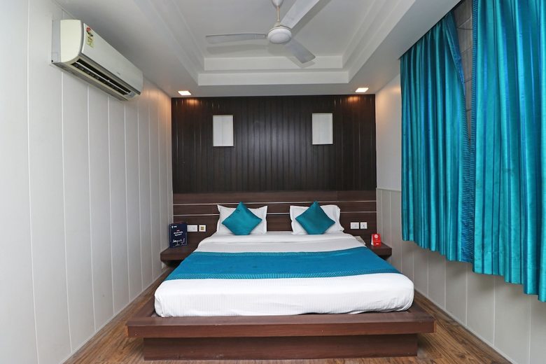 Oyo 10584 Hotel Just Stay
