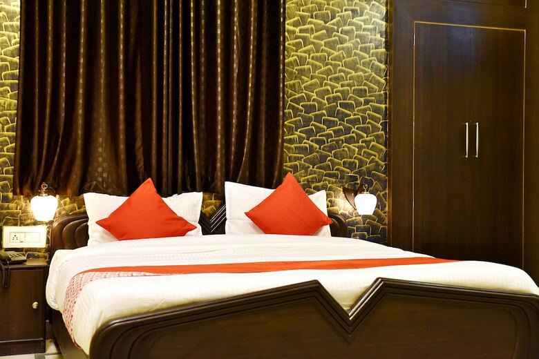 Hotel Malhotra