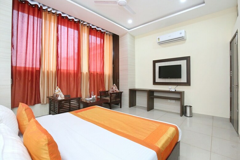 Oyo 10832 Hotel Jb 2