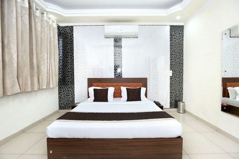 Oyo 10832 Hotel Jb 2