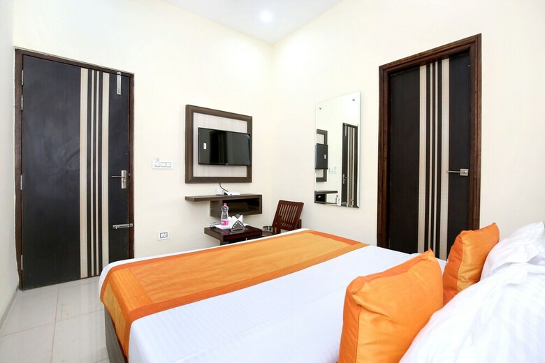 Oyo 10832 Hotel Jb 2