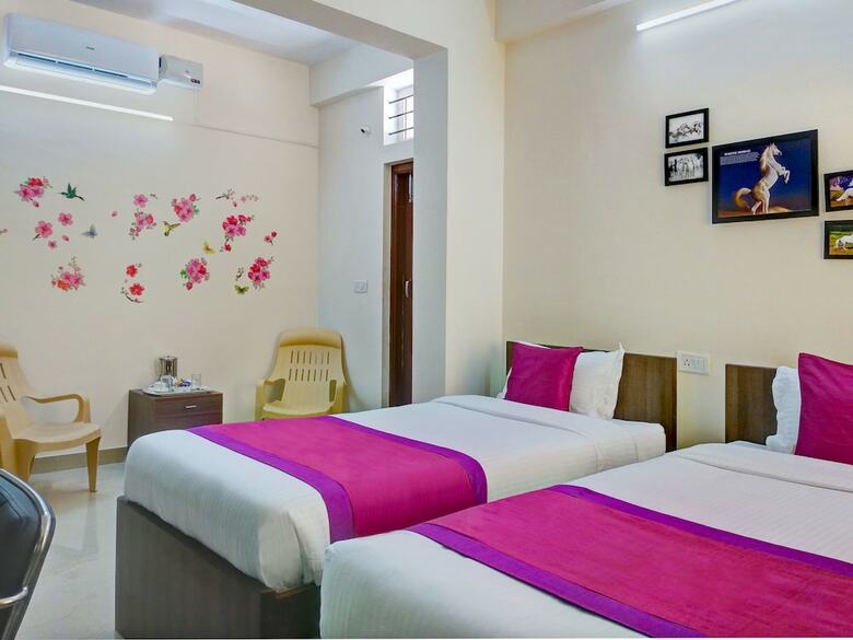 Hotel Oyo 11092 Shiv Enclave