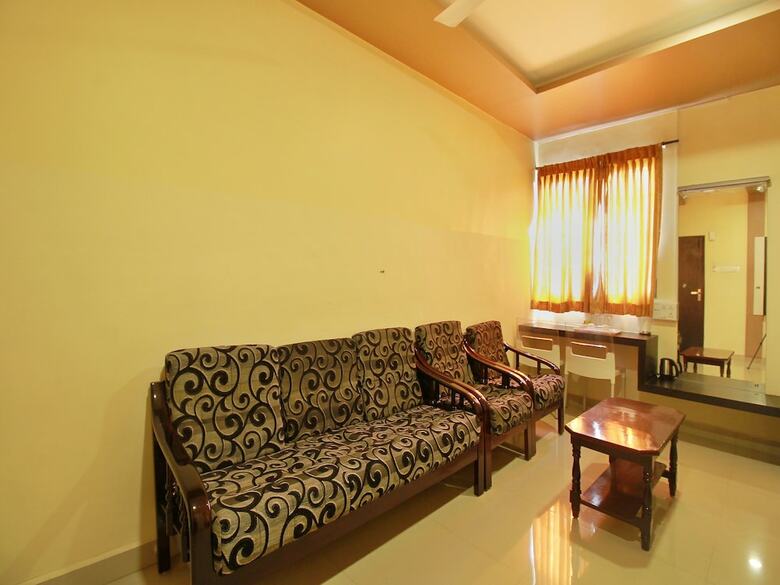 Oyo 10551 Hotel Rj Grand
