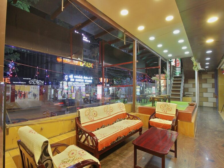 Oyo 10551 Hotel Rj Grand
