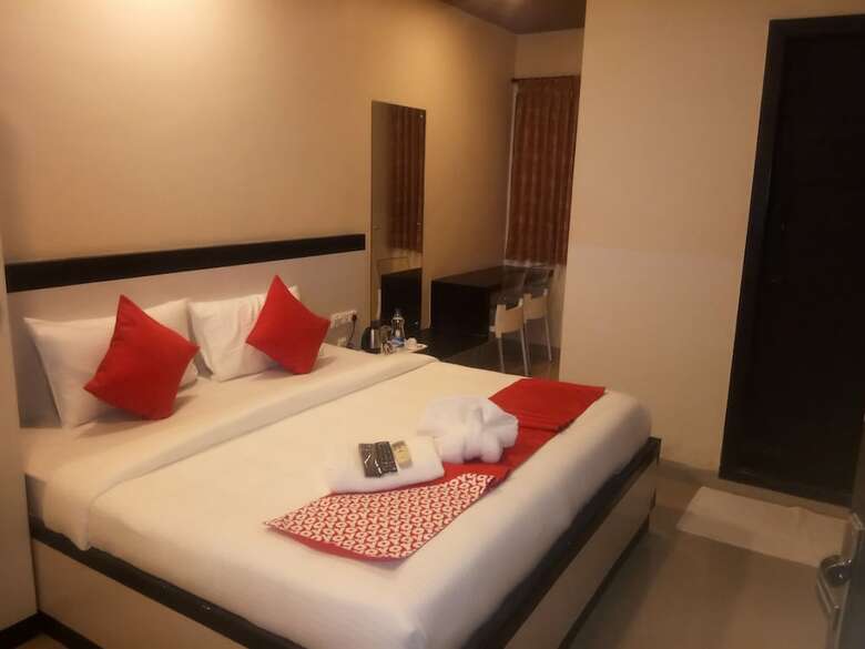Oyo 10551 Hotel Rj Grand