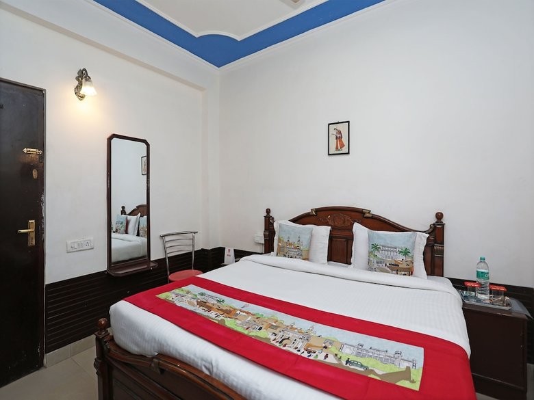 Hotel Oyo 10500 Royal Awadh