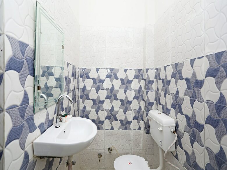 Hotel Oyo 10500 Royal Awadh