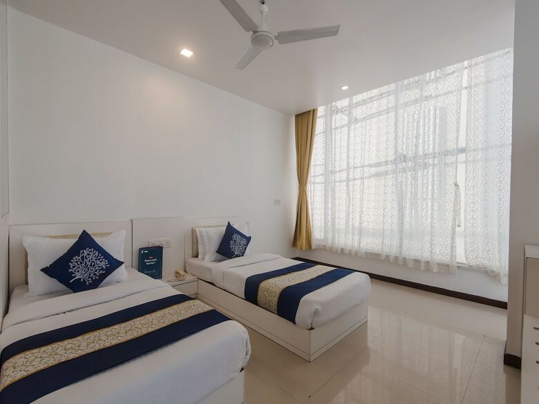 Oyo 6421 Hotel Aura