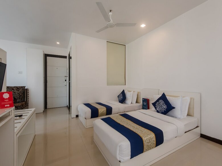 Oyo 6421 Hotel Aura