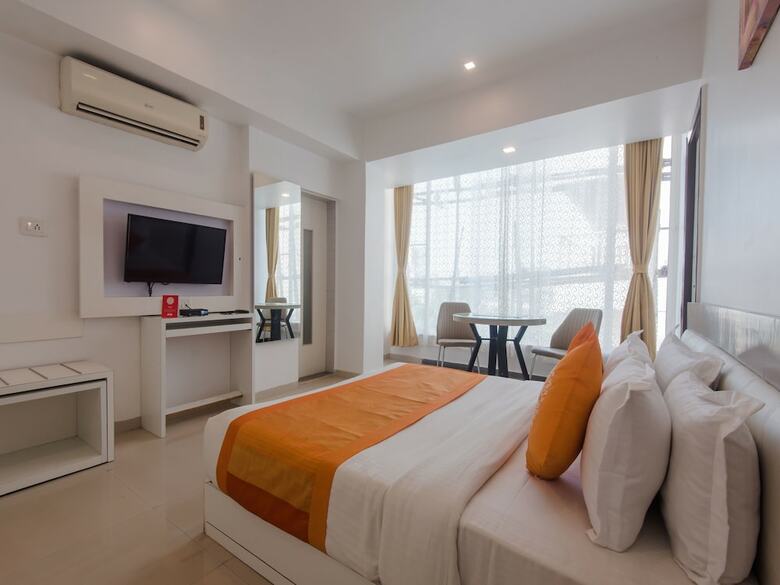 Oyo 6421 Hotel Aura
