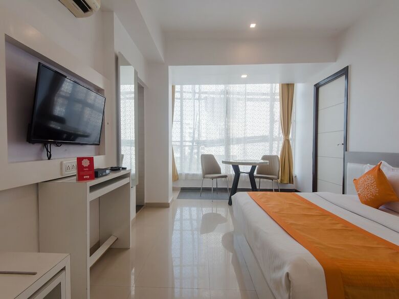 Oyo 6421 Hotel Aura