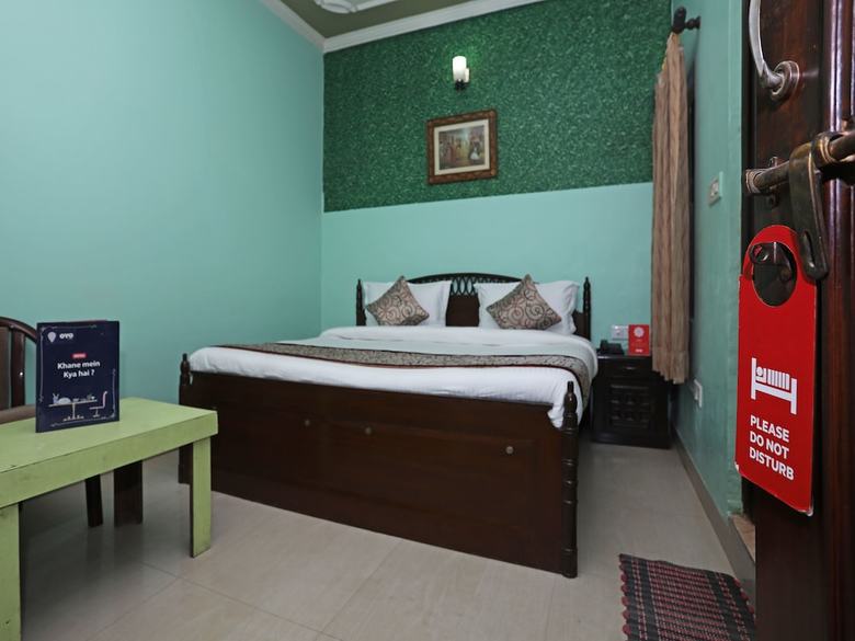 Oyo 11312 Hotel Aero Capitol