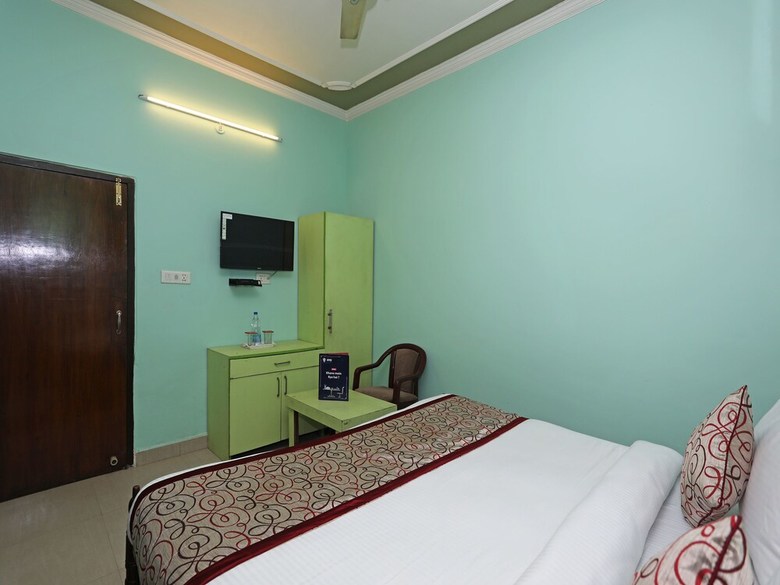 Oyo 11312 Hotel Aero Capitol
