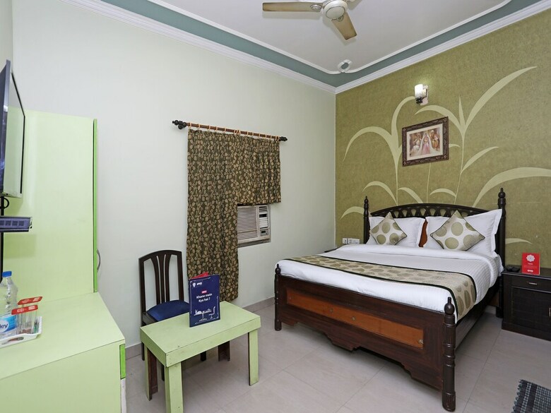 Oyo 11312 Hotel Aero Capitol