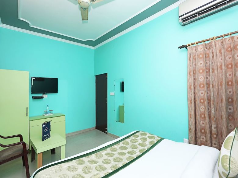 Oyo 11312 Hotel Aero Capitol