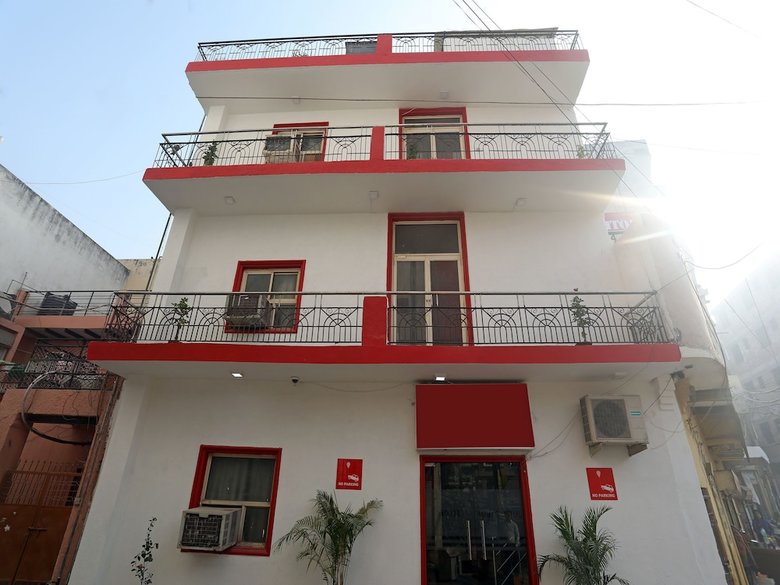 Oyo 11312 Hotel Aero Capitol
